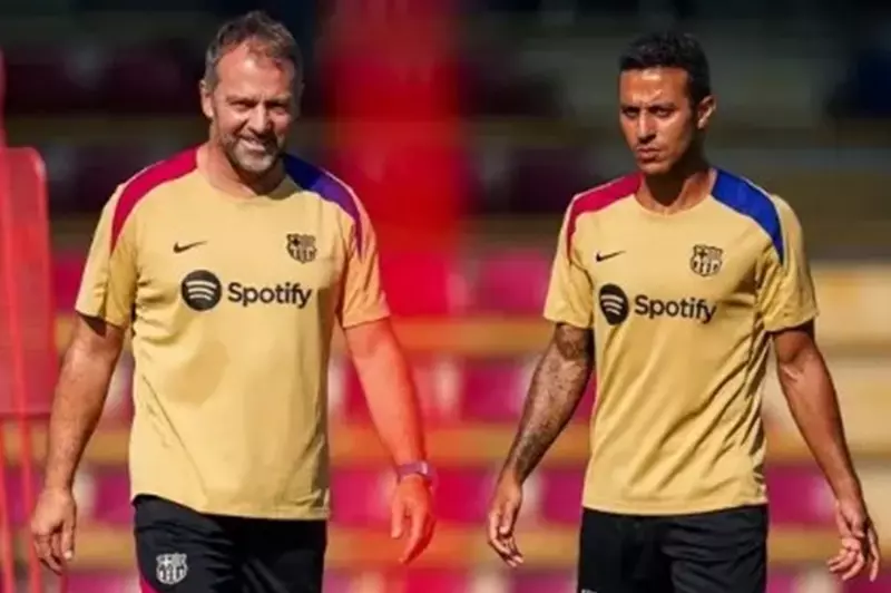 برشلونة يخطط لاستعادة تياجو ألكانتارا في إطار مشروع مميز